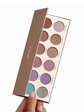 GIRLACTIK Eyeshadow Palette - Girlactik